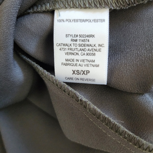 Pleione Chloe Split Neck Pleated Back Top in Green Size XS - Picture 7 of 7